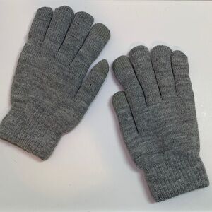 Gray Knit Gloves